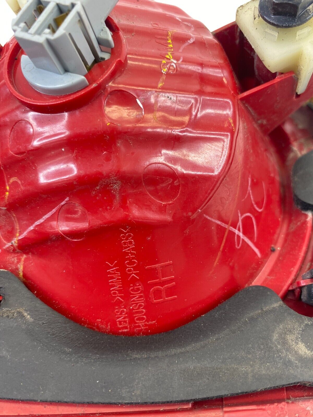 2009-2012 Chevrolet Traverse Rear Right Side Trunk Lid Tail Light Taillight OEM