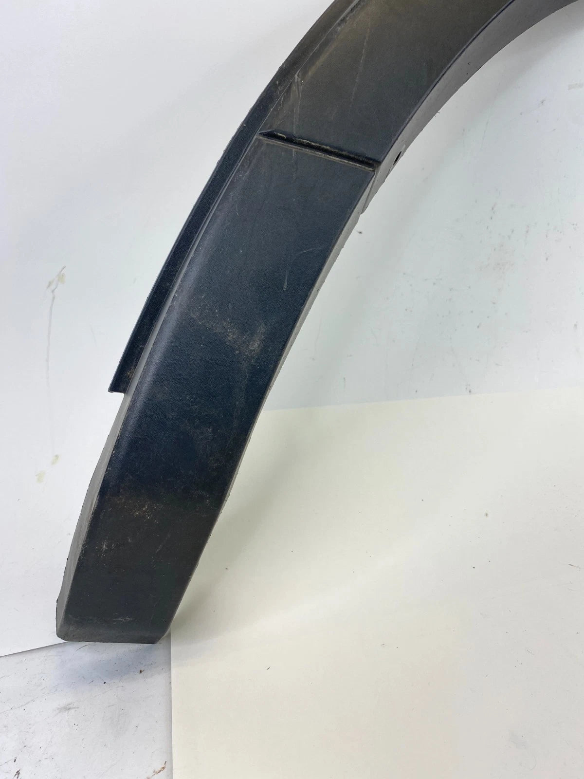 2013-2019 FORD INTERCEPTOR UTILITY REAR LEFT SIDE QUARTER WHEEL MOLDING TRIM