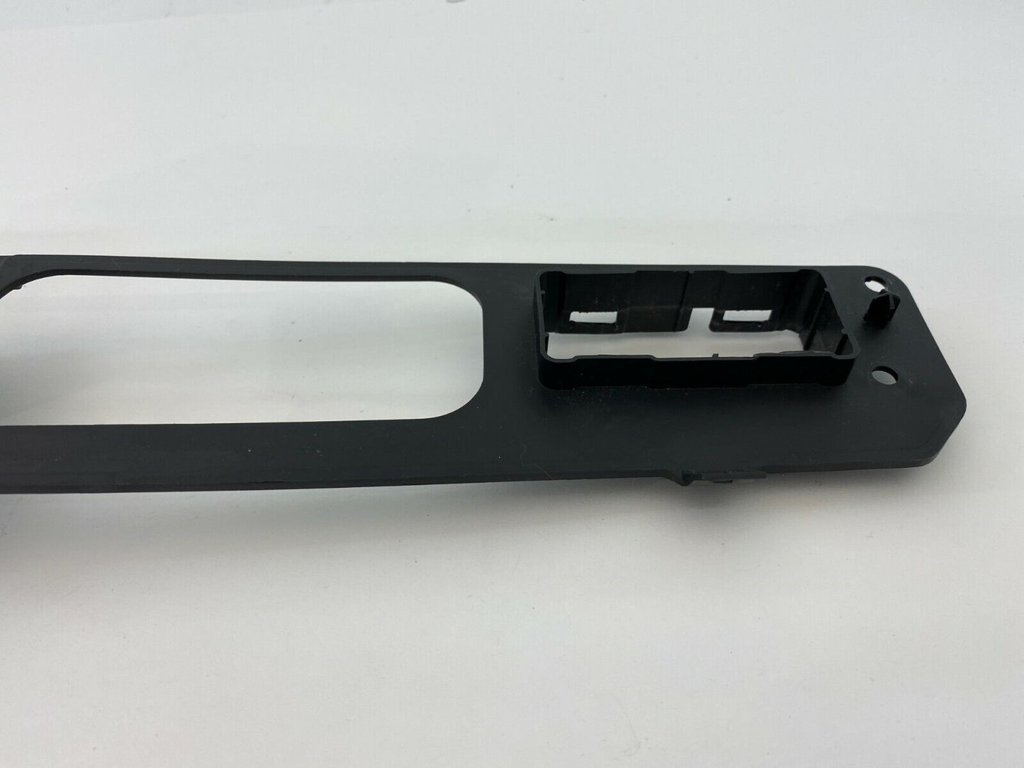 2007-2010 Jeep Patriot Compass Front Right Passenger Window Switch Bezel Trim