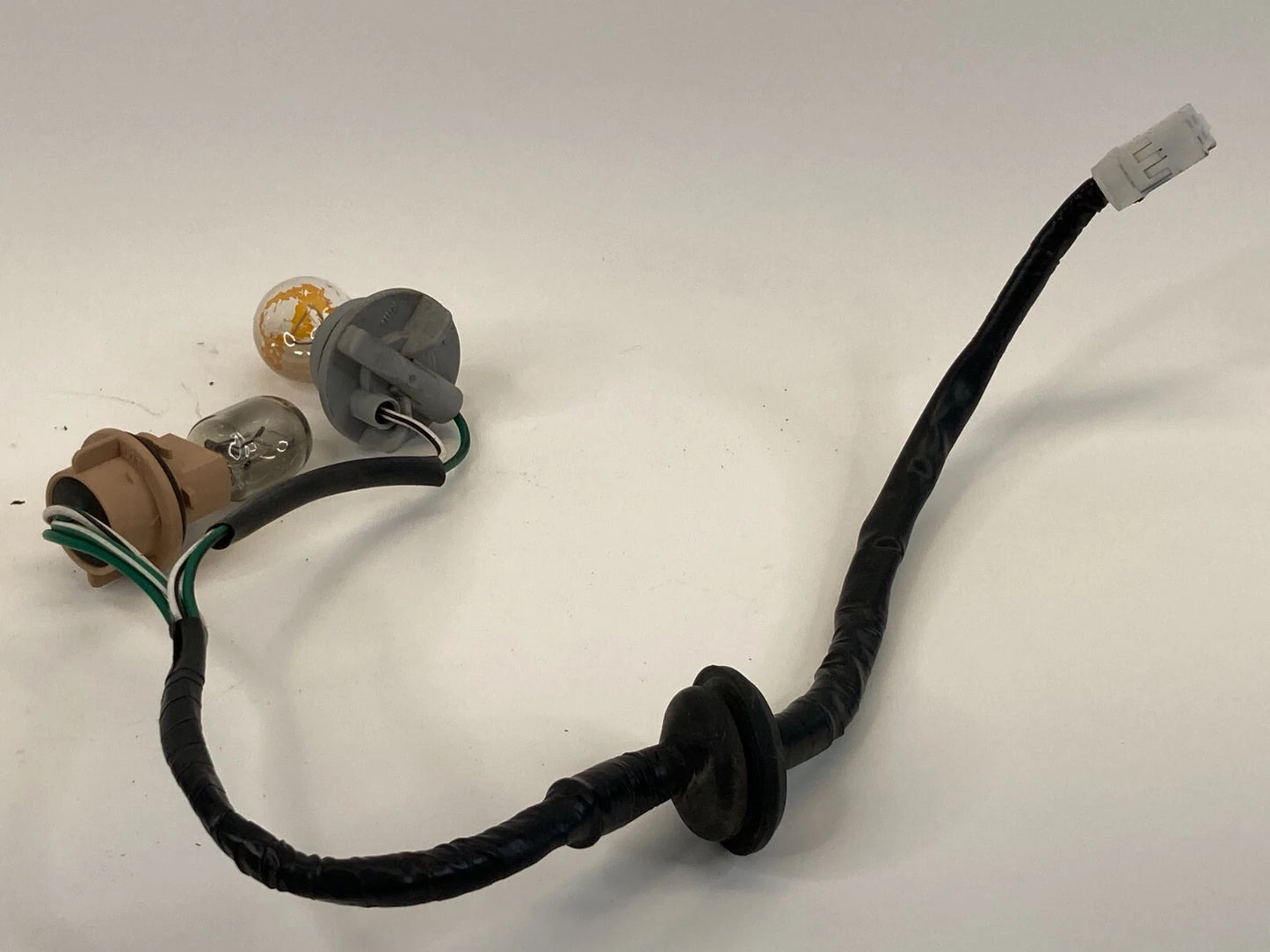 00-03 LEXUS RX300 REAR TAILLIGHT SOCKET WIRE BULB HARNESS CONNECTOR MOUNT OEM