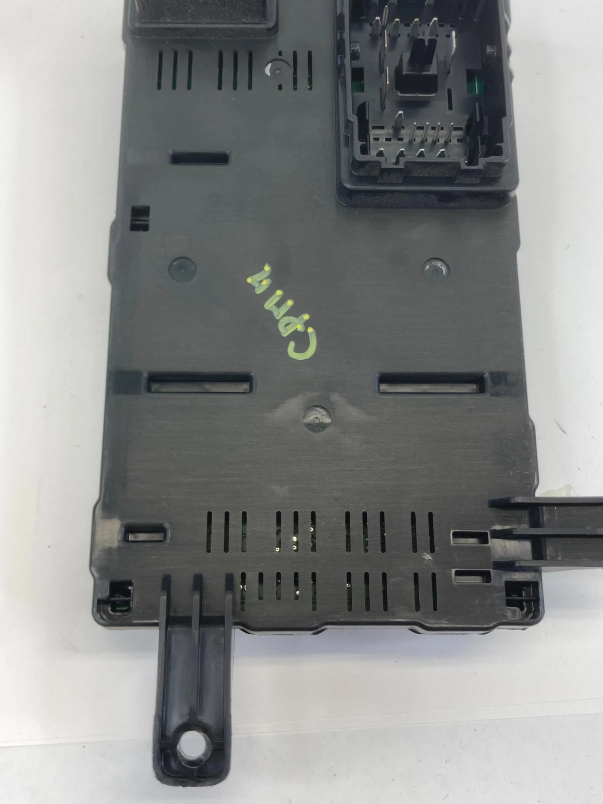 2006-2010 KIA SEDONA 3.8L V6 REAR QUARTER PANEL FUSE BOX BODY CONTROL MODULE OEM