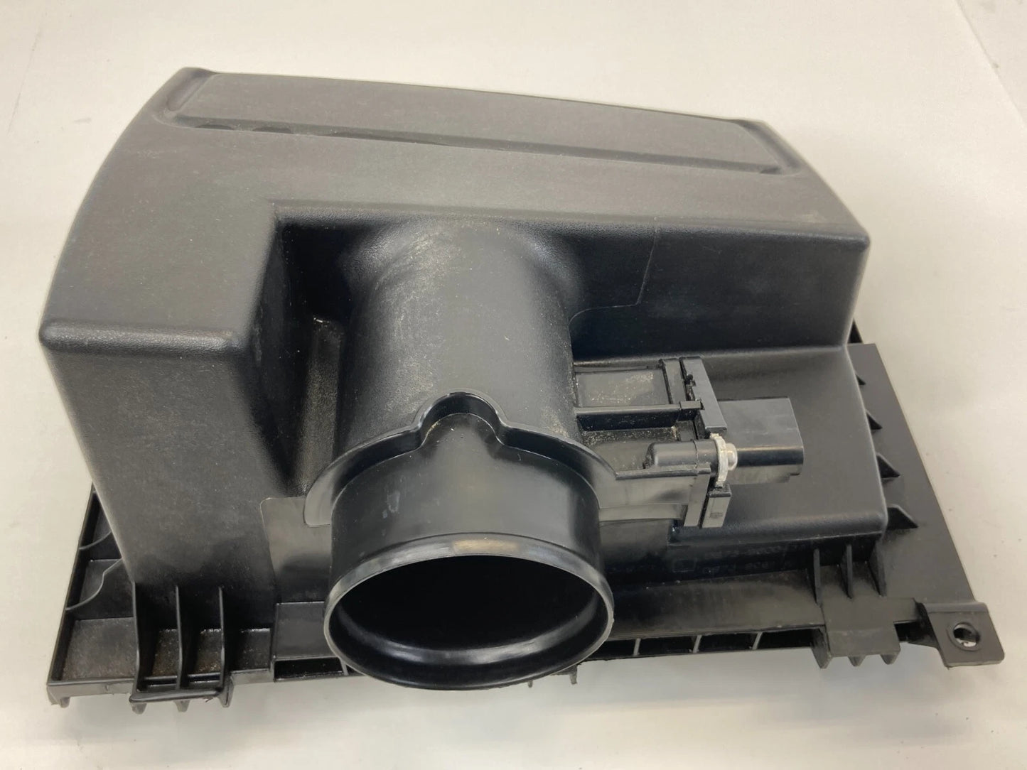2013-2020 FORD FUSION 2.5L FWD UPPER AIR INTAKE CLEANER BOX COVER OEM DS739643AB