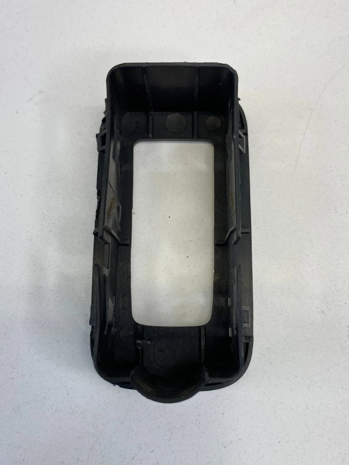 2007-2010 DODGE CHARGER RIGHT PASSENGER DOOR WINDOW SWITCH COVER BEZEL 100010774
