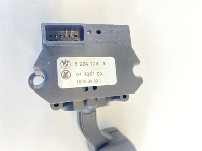 2004 2005 BMW 530I 525I 545I STEERING COLUMN CRUISE CONTROL SWITCH 6924104A OEM