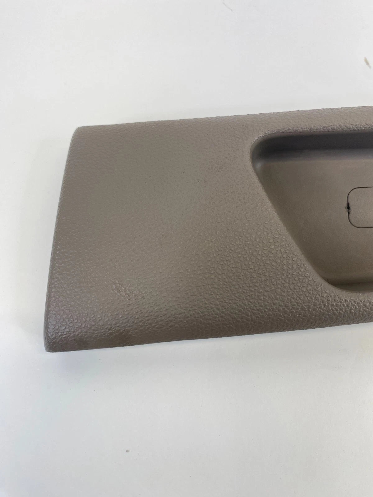 2005-2010 KIA SPORTAGE REAR RIGHT INSIDE DOOR HANDLE TRIM BEZEL 836211F000 OEM