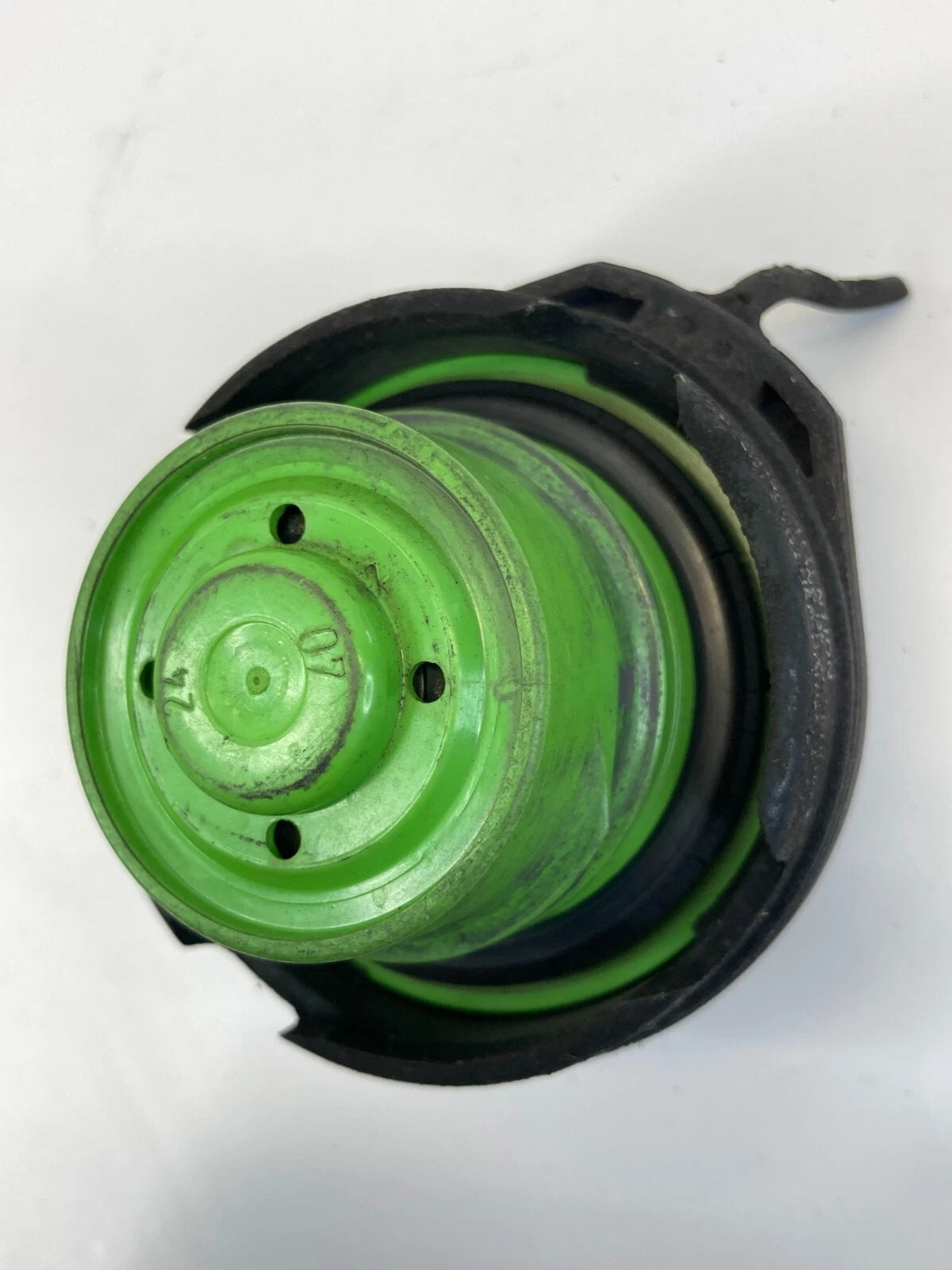 2005-2008 AUDI A4 2005-2009 AUDI S4 SEDAN FUEL GAS TANK CAP COVER LID OEM
