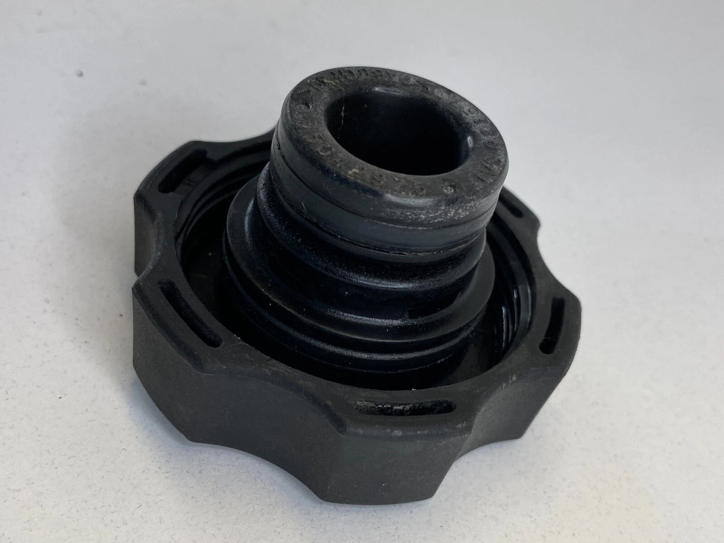 2004-2011 CHEVROLET AVEO ENGINE RADIATOR COOLANT RESERVOIR FLUID TANK CAP LID