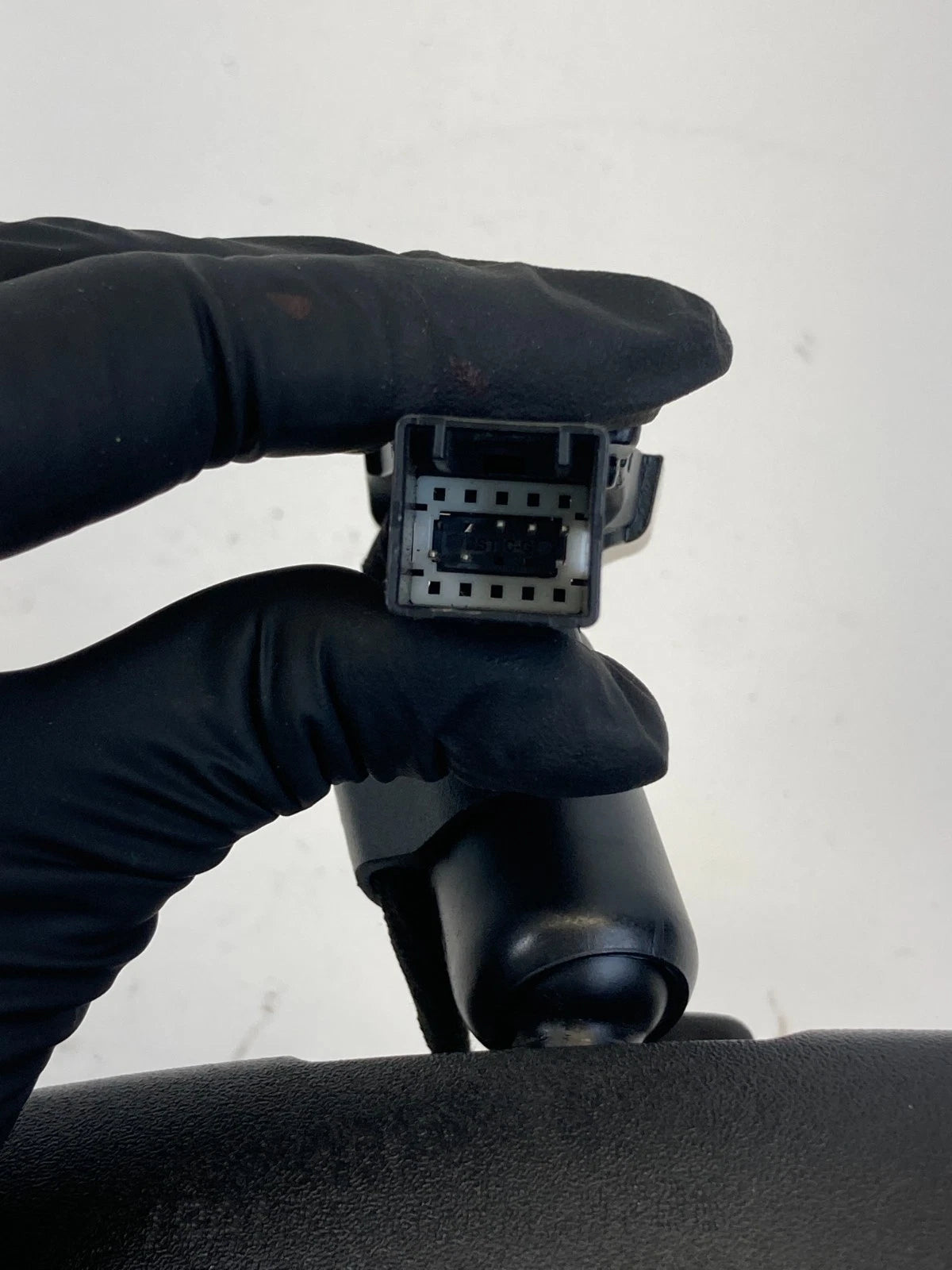 2015-2020 Chevrolet Trax Rear View Mirror w/Auto Dim & Onstar E11026391 OEM