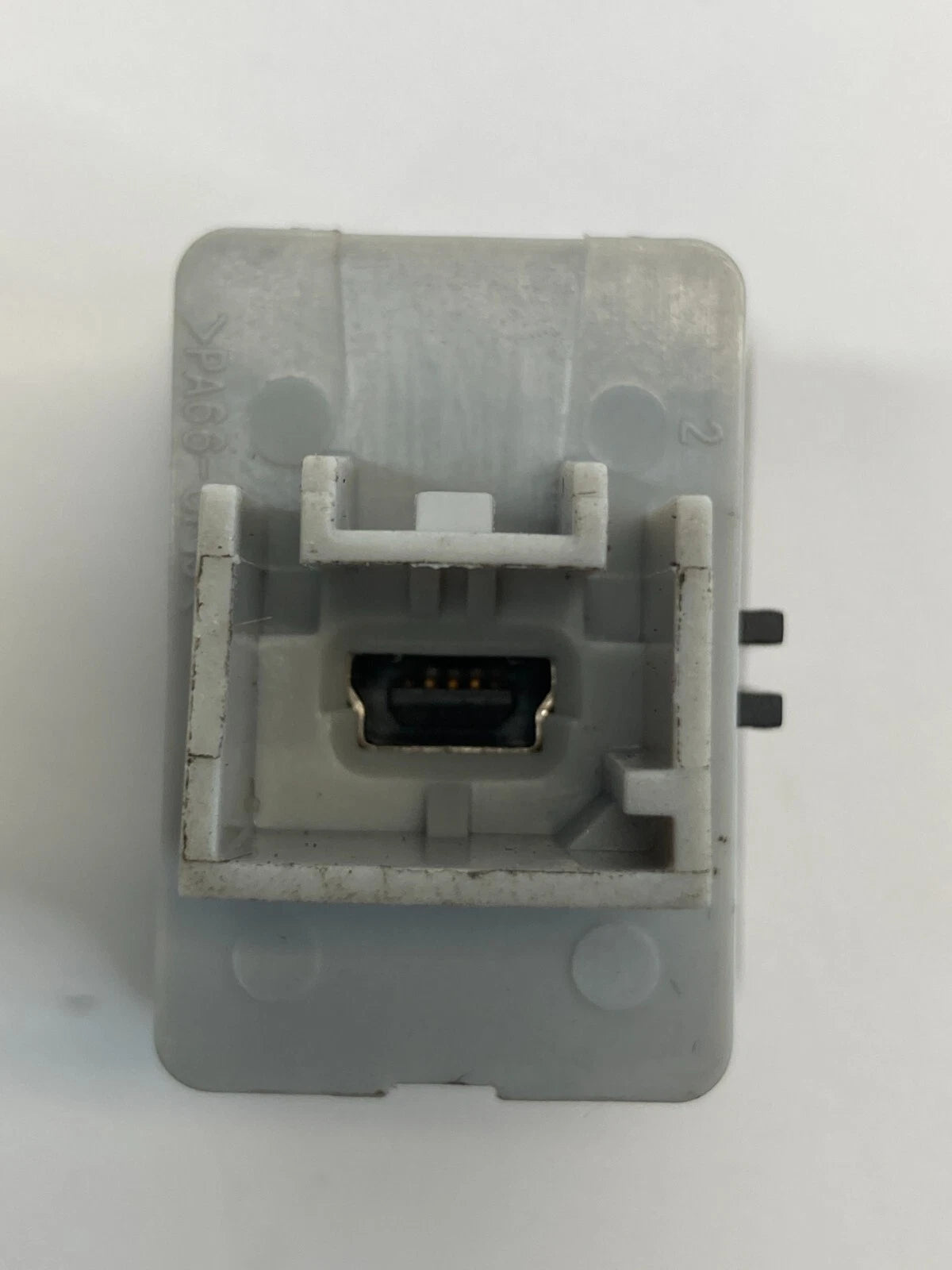 2011 2012 GMC ACADIA INSTRUMENT AUXILIARY JACK USB SOCKET RECEPTACLE 20928734