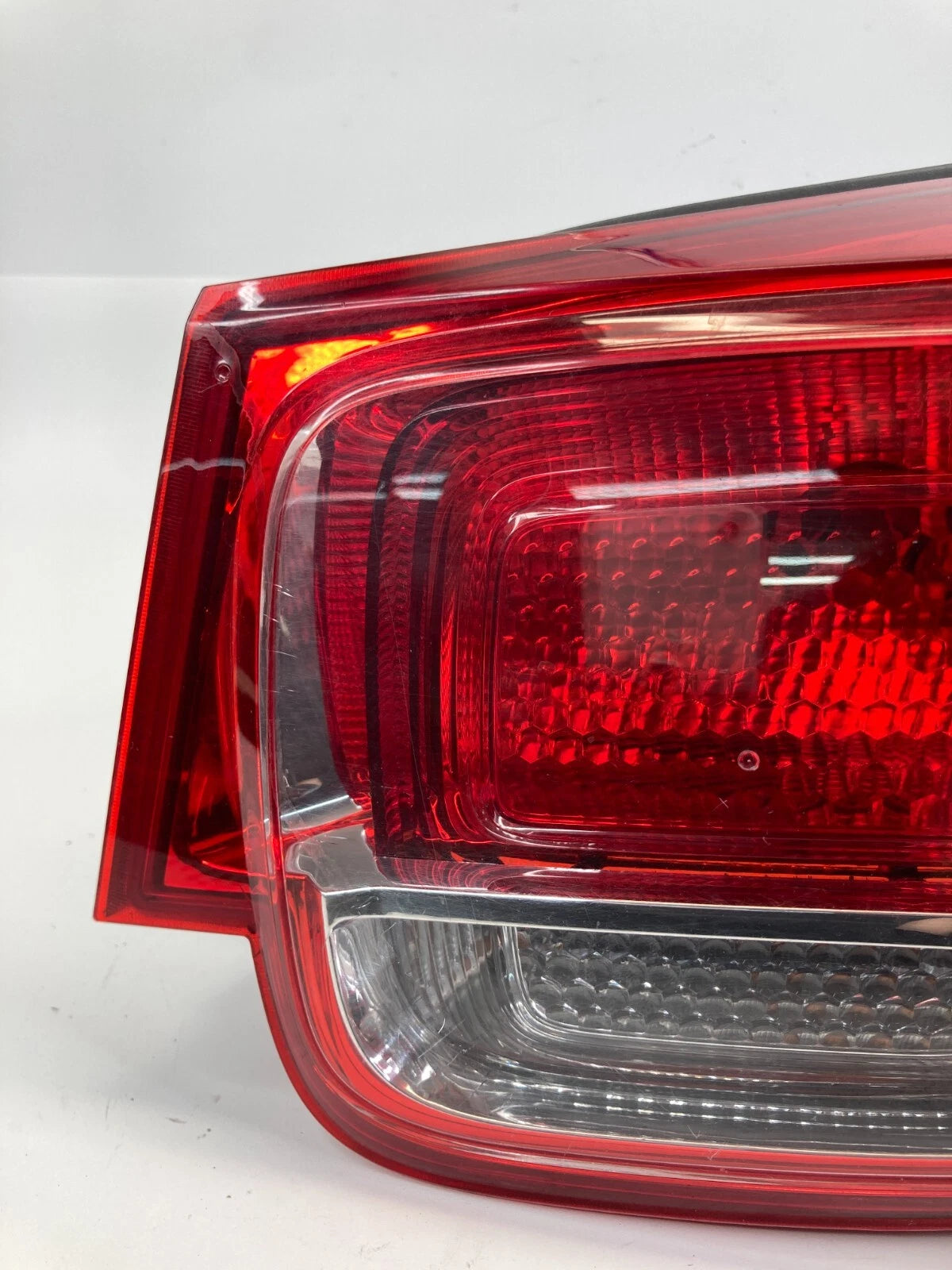 2013-2015 CHEVROLET MALIBU REAR RIGHT TAIL LIGHT LAMP OUTER TAILLIGHT LAMP OEM