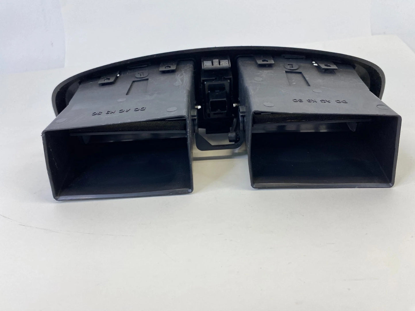 2004-2007 CADILLAC CTS CENTER DASH AC A/C HEATER AIR VENT GRILLE 25703804 OEM