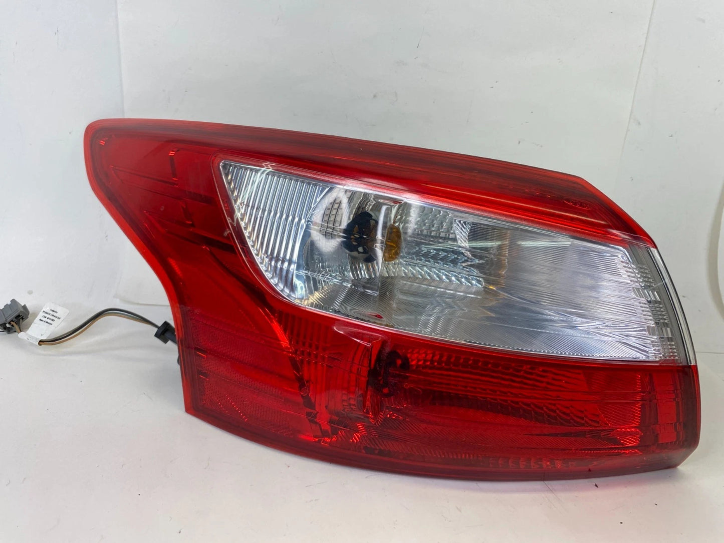2012-2014 FORD FOCUS SEDAN LEFT DRIVER SIDE OUTER TAILLIGHT LAMP ASSEMBLY OEM