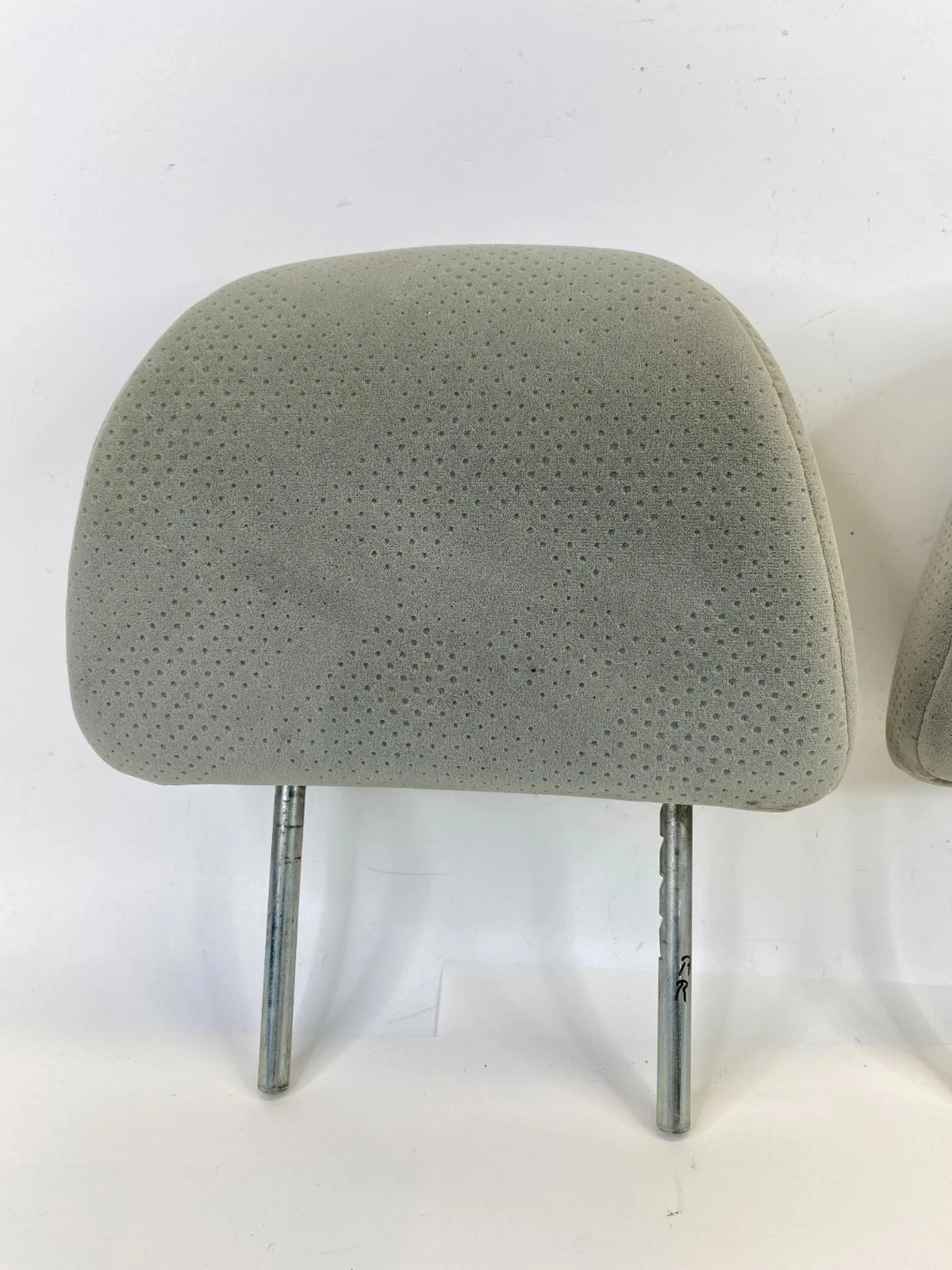 2005-2007 HONDA ODYSSEY FRONT LEFT & RIGHT SEAT HEADREST HEAD REST PAIR SET OEM
