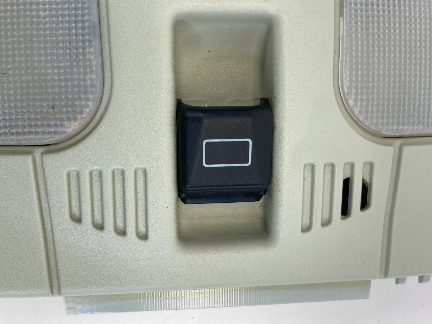 1998-2002 Mercedes-Benz E430 Overhead Reading Dome Map Light A208-820-19-01 OEM