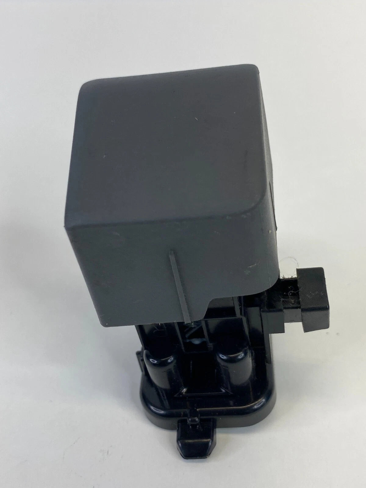 2010-2015 TOYOTA PRIUS GLOVE BOX COMPARTMENT LATCH LOCK RELEASE BUTTON OEM