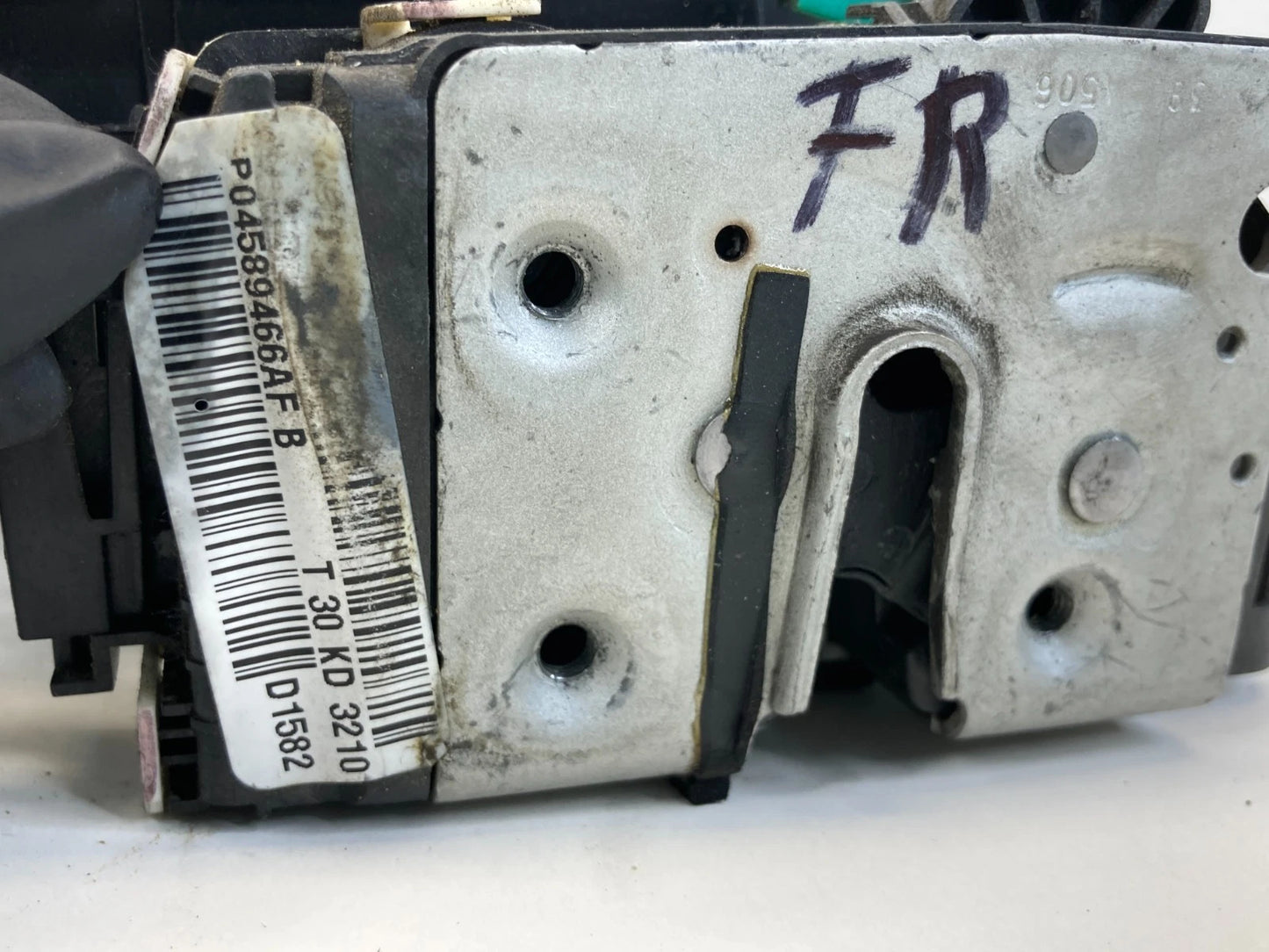 2008-2012 JEEP LIBERTY FRONT RIGHT DOOR LOCK LATCH RELEASE ACTUATOR 04589466AF