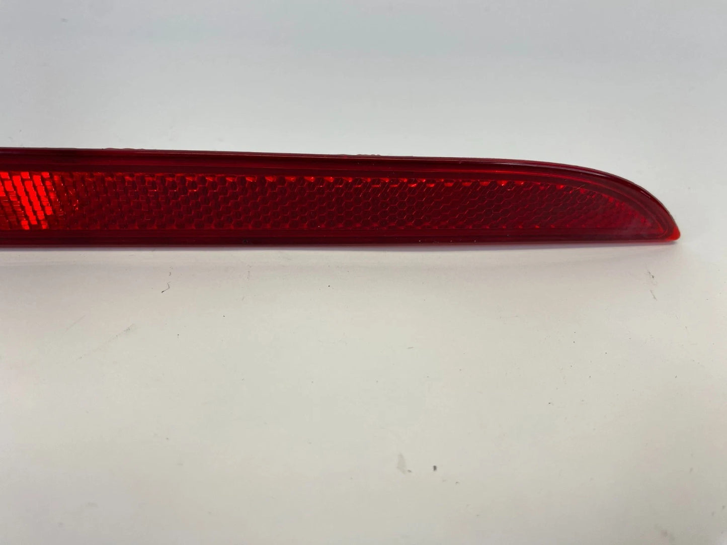 2016-2019 FORD EXPLORER INTERCEPTOR REAR BUMPER RIGHT SIDE LOWER REFLECTOR LAMP