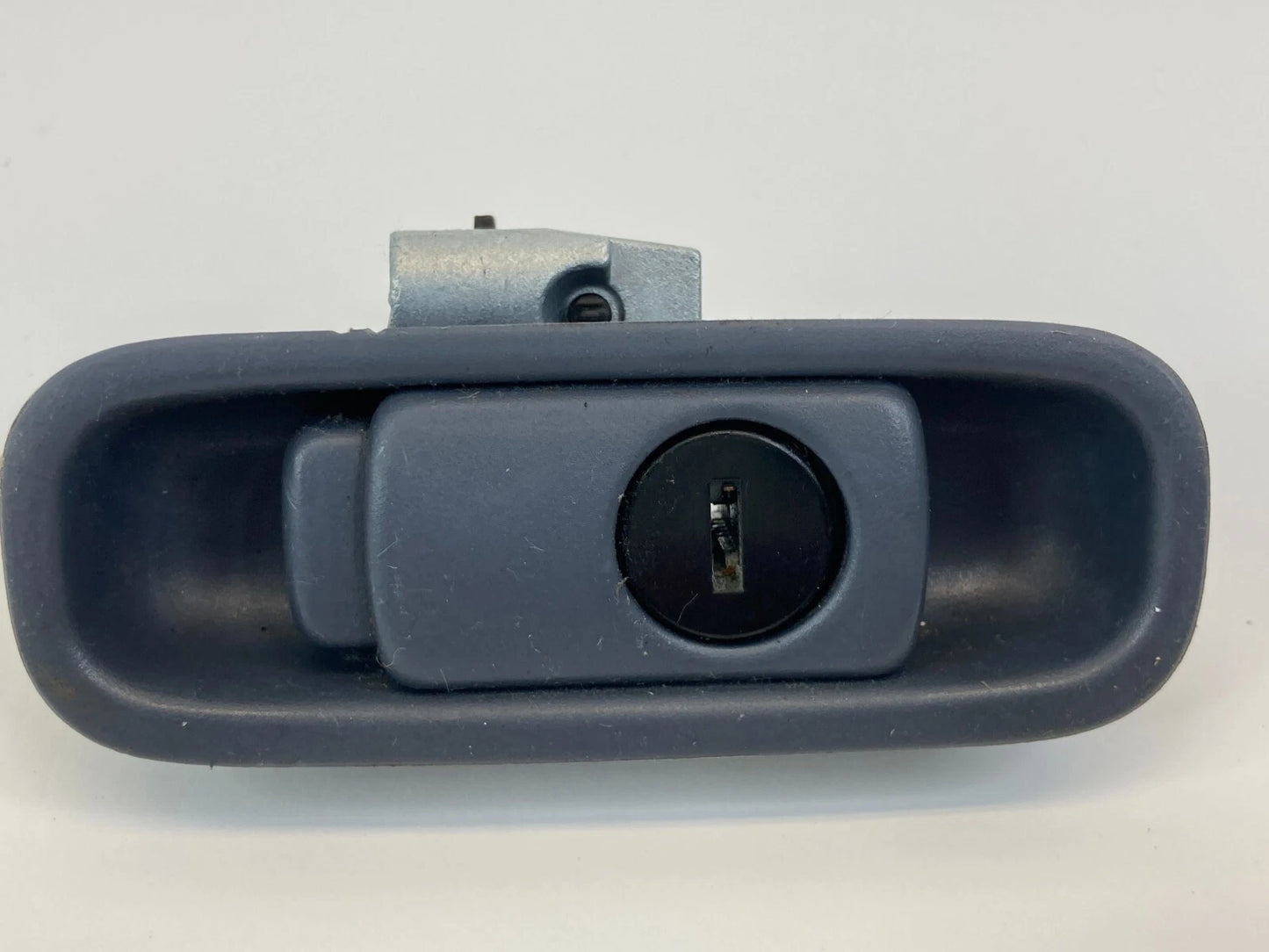 1998-2002 HONDA ACCORD SEDAN GLOVE BOX COMPARTMENT LATCH LOCK HANDLE ASSEMBLY