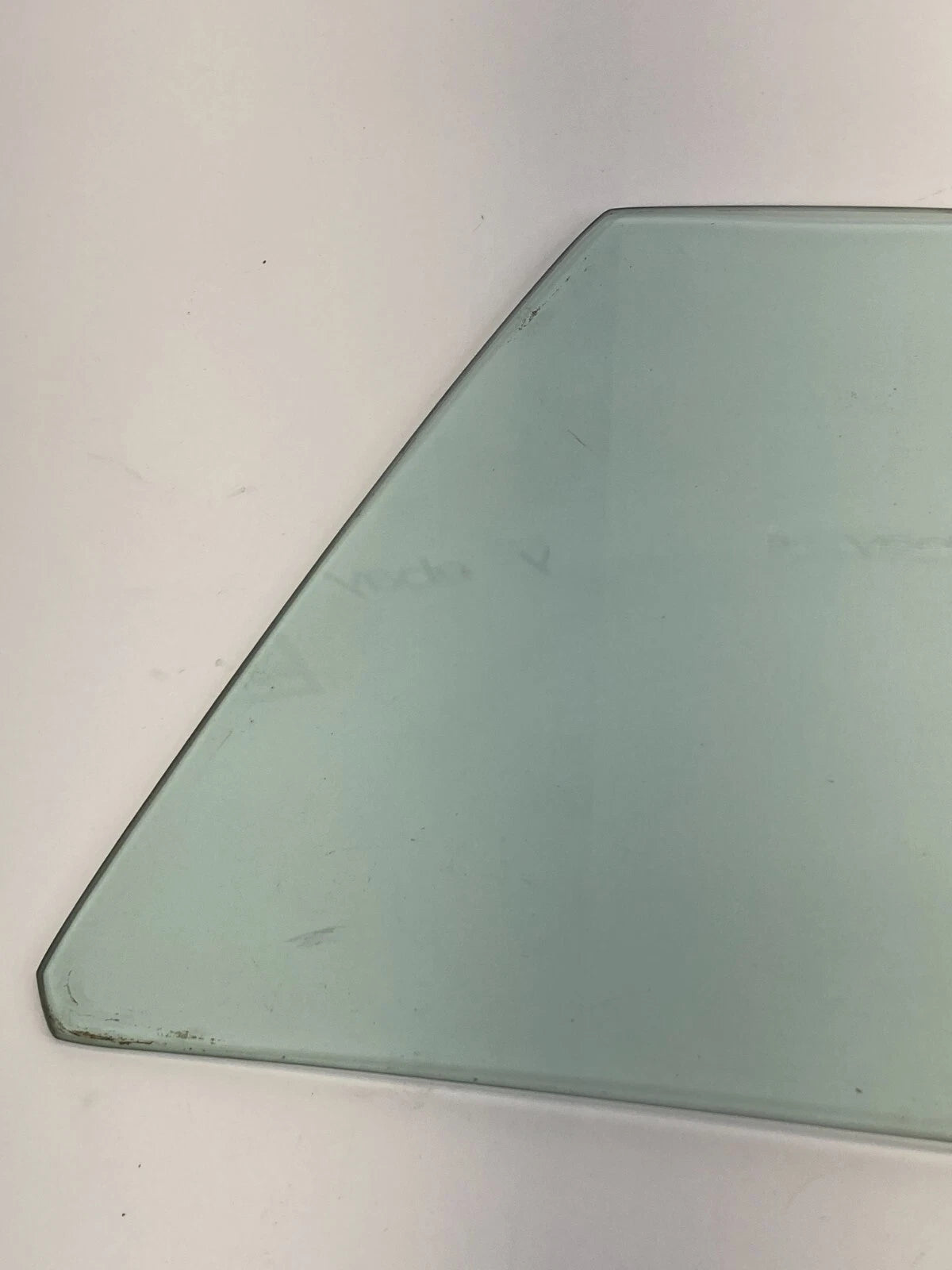 06-11 HYUNDAI ACCENT SEDAN REAR LEFT SIDE DOOR WINDOW FIXED VENT QUARTER GLASS