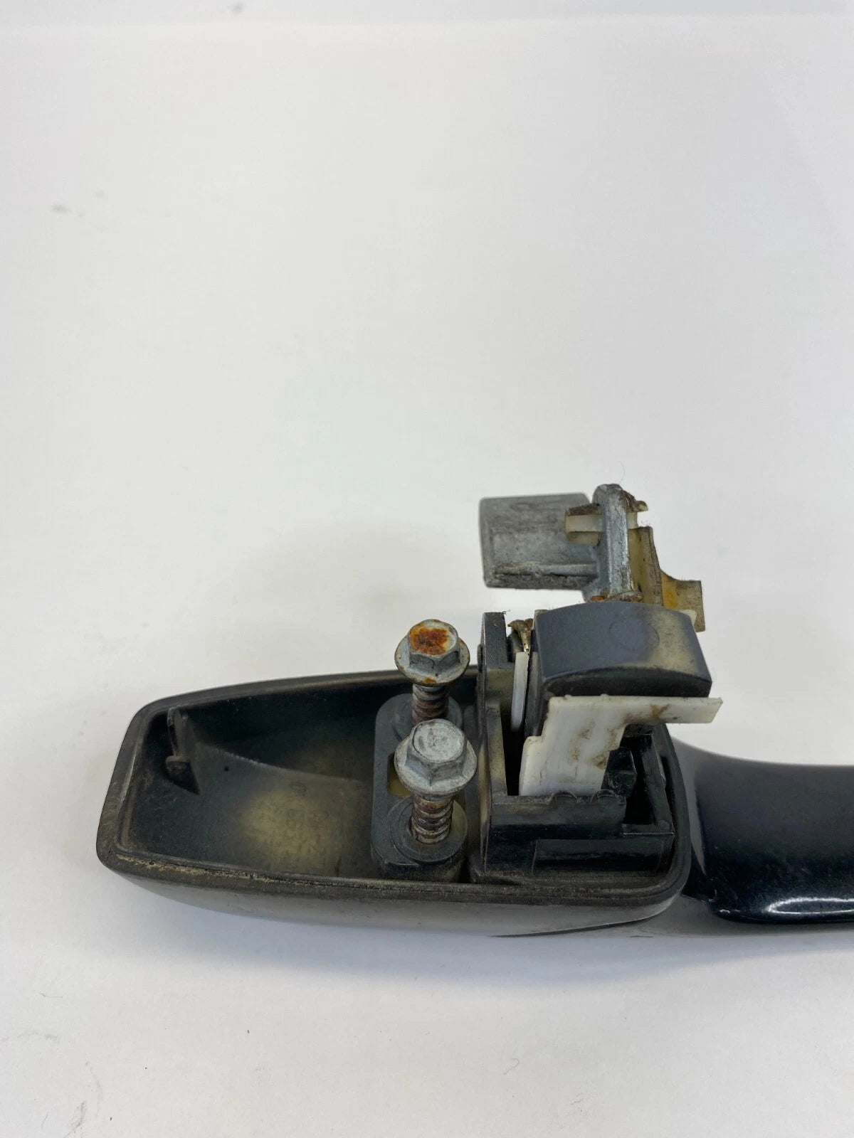 2005-2008 DODGE MAGNUM REAR LEFT SIDE EXTERIOR OUTER DOOR HANDLE ASSEMBLY OEM