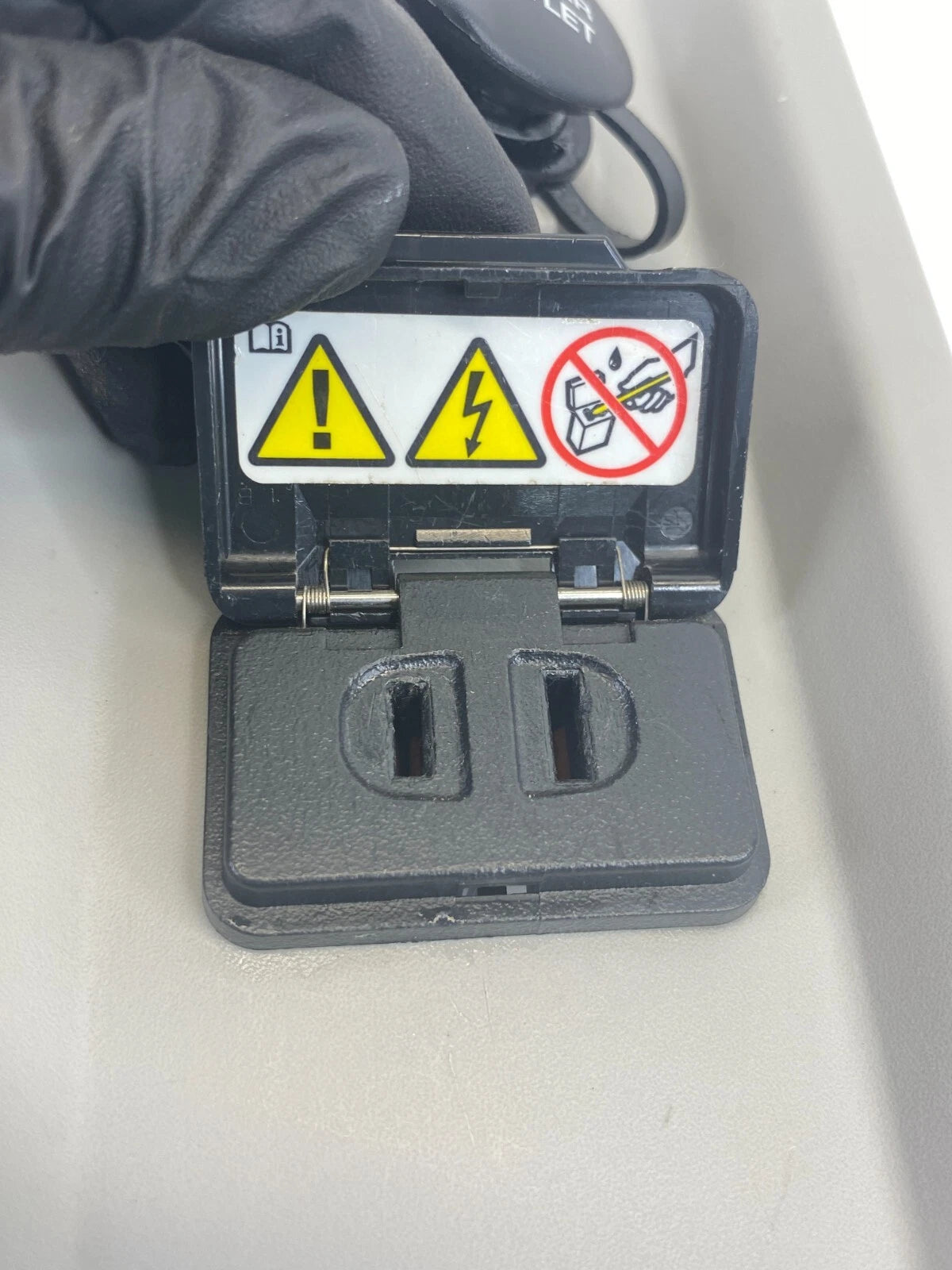 2009-2014 VOLKSWAGEN ROUTAN REAR SIDE QUARTER PANEL POWER OUTLET INVERTER BEZEL