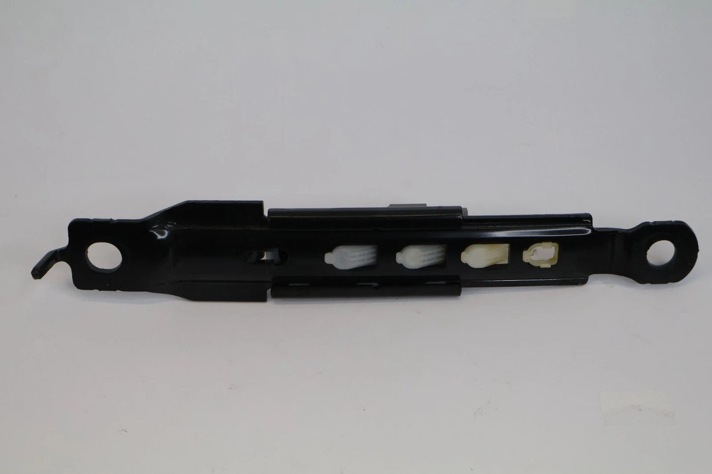 2012-2017 HYUNDAI ACCENT FRONT RIGHT PASSENGER SIDE SEAT BELT HEIGHT ADJUSTER