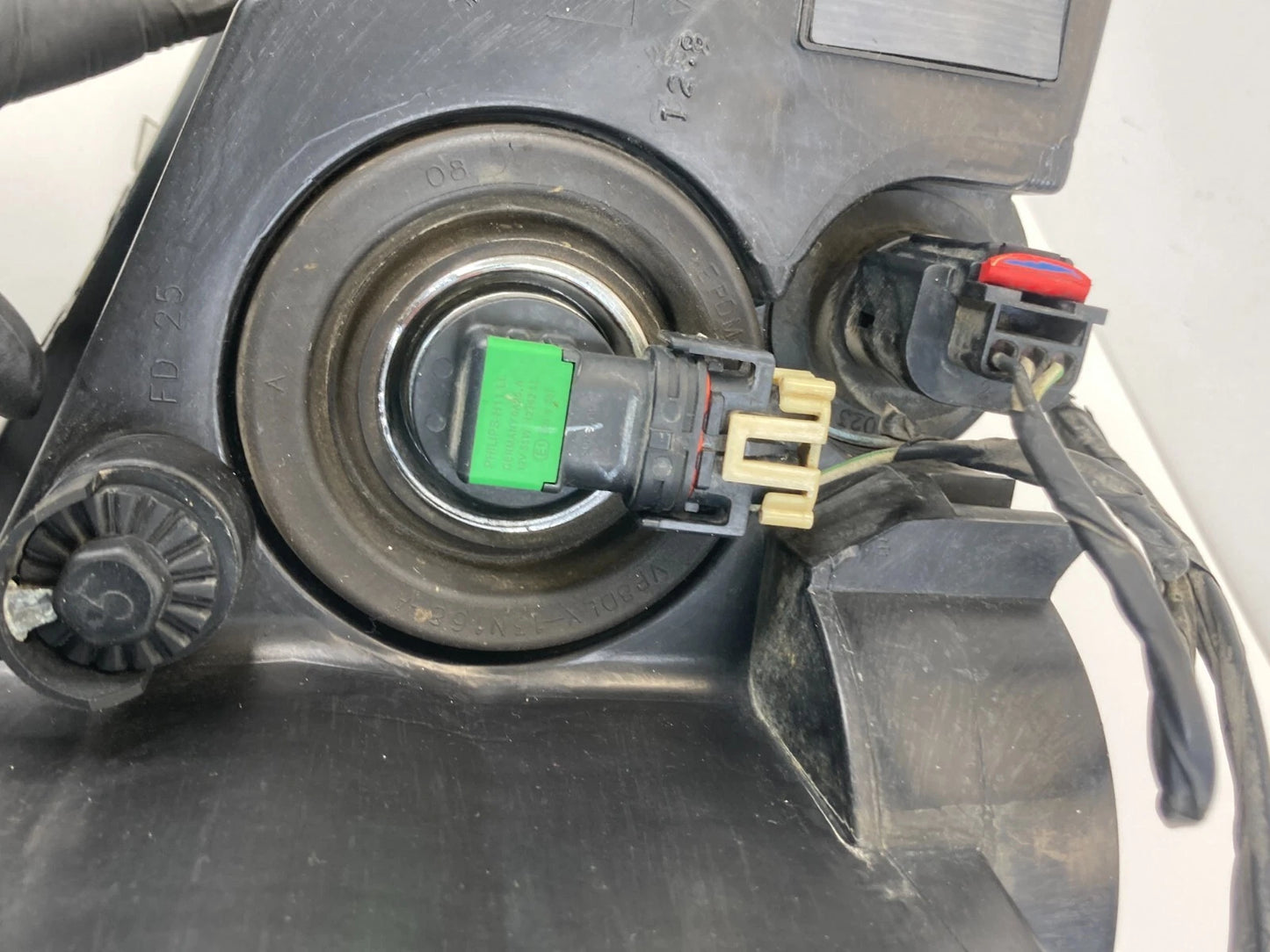 2009-2014 VW ROUTAN FRONT LEFT DRIVER SIDE HEADLIGHT HEADLAMP 05113439AD OEM