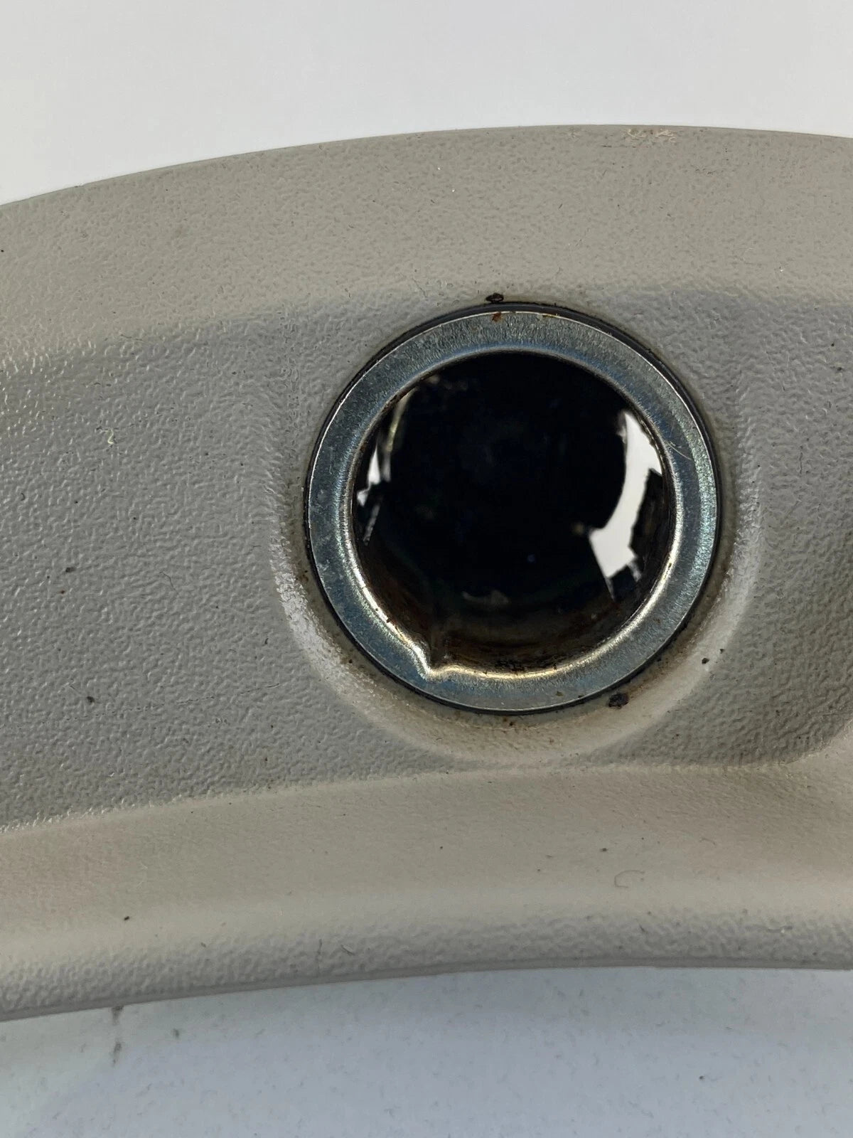 2004-2007 VOLVO S40 2.4I SEDAN FRONT CENTER CONSOLE POWER OUTLET TRIM BEZEL OEM