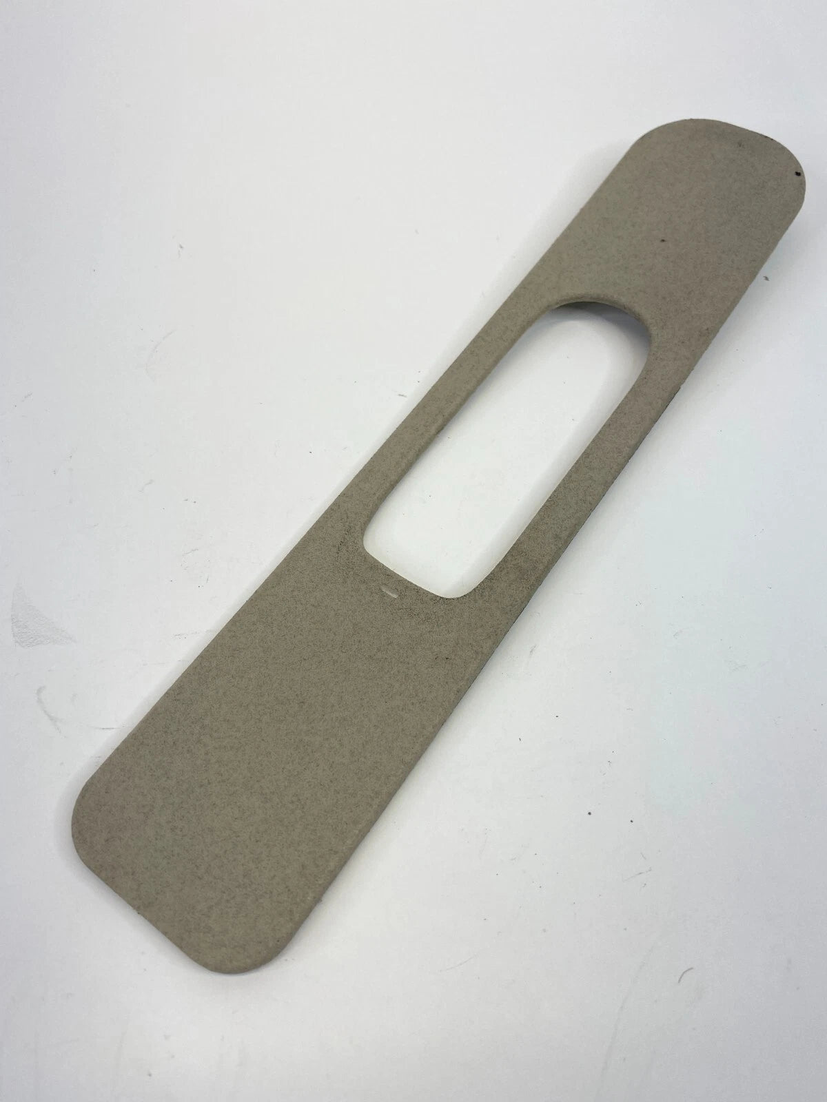 06 07 SATURN VUE FRONT LEFT SIDE B-PILLAR SEAT BELT ADJUTER TRIM COVER 10396936