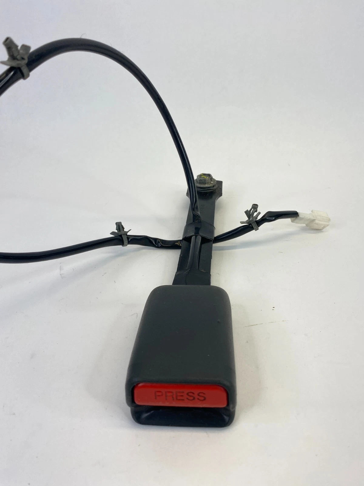 2013-2019 NISSAN SENTRA FRONT RIGHT PASSENGER SEAT BELT BUCKLE RECEIVER WIRE OEM