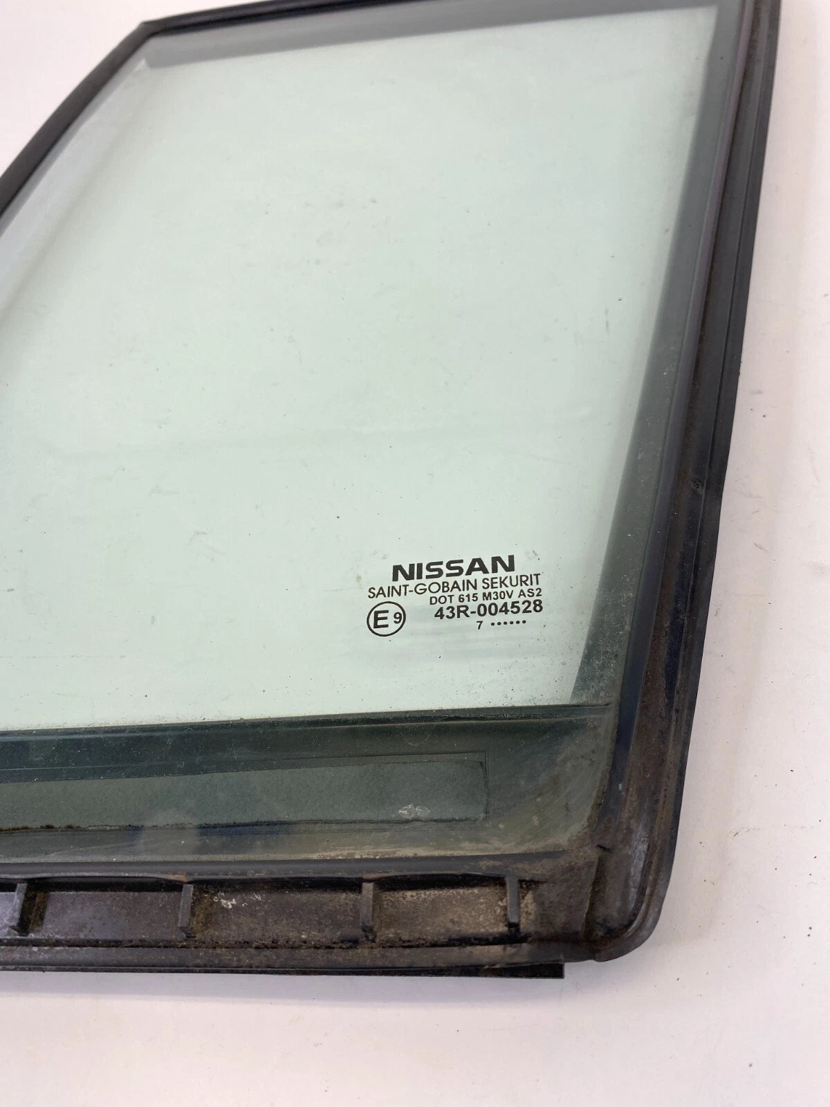 2007-2012 NISSAN VERSA HATCHBACK REAR LEFT SIDE DOOR WINDOW GLASS OEM