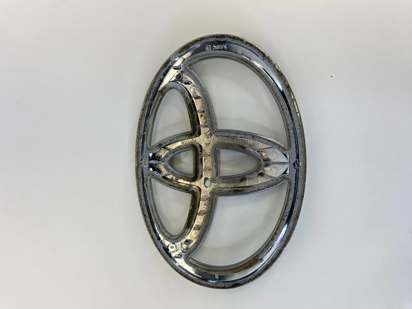 2006-2012 TOYOTA RAV4 REAR BACK TAILIGATE TAIL GATE EMBLEM NAMEPLATE LOGO OEM