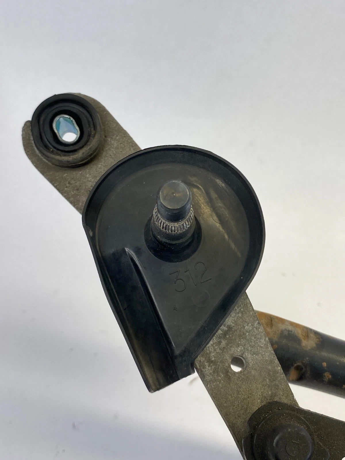 2010-2013 KIA SOUL FRONT WIPER MOTOR WITH LINKAGE ASSEMBLY 98110-2K000 OEM