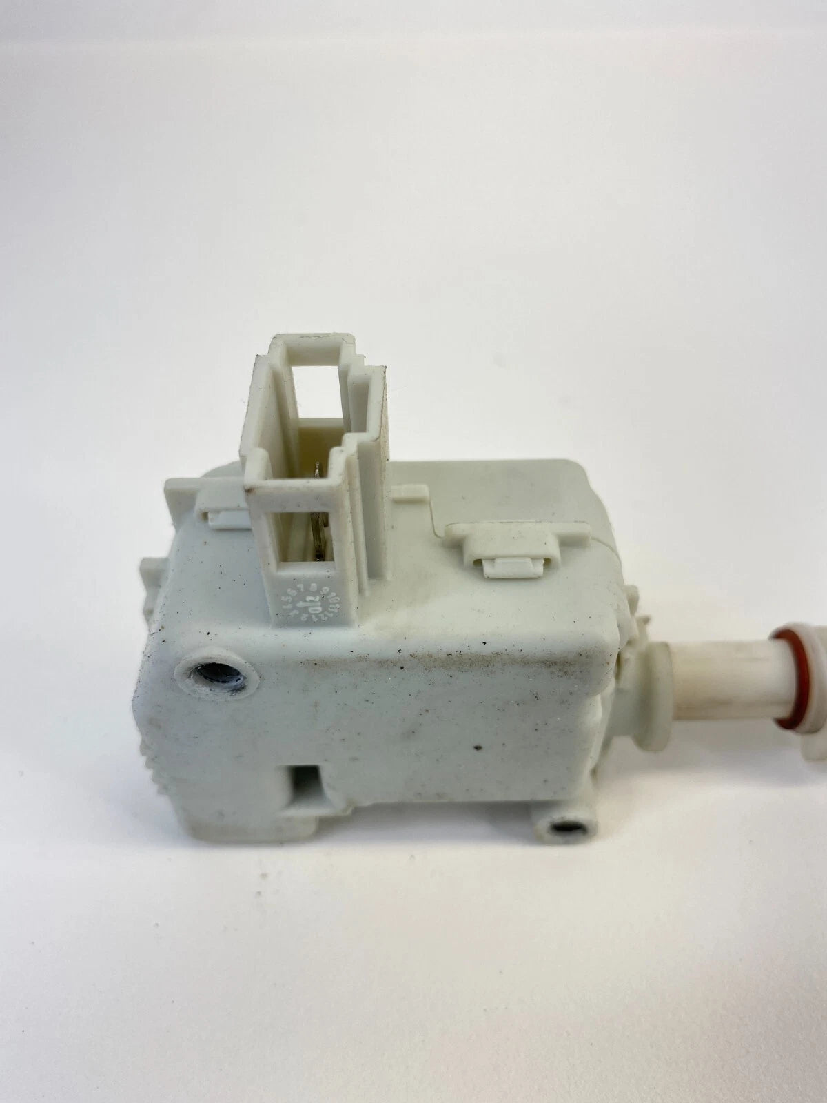 98-05 VOLKSWAGEN PASSAT WAGON FUEL DOOR RELEASE LATCH ACTUATOR OEM 3B0810773B