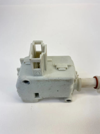 98-05 VOLKSWAGEN PASSAT WAGON FUEL DOOR RELEASE LATCH ACTUATOR OEM 3B0810773B