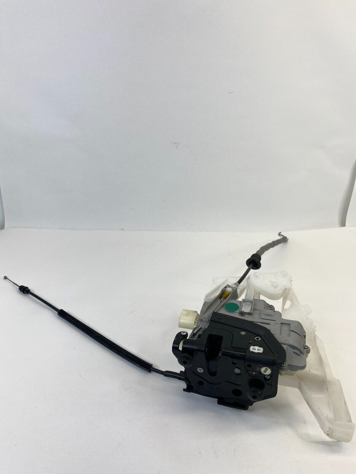 2006-2010 Volkswagen Passat Sedan Front Right Side Door Lock Latch Actuator OEM