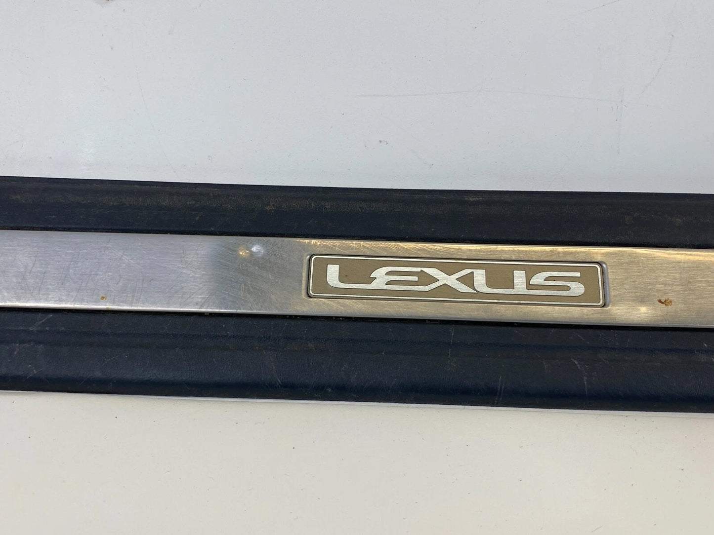 2000 2001 LEXUS ES300 FRONT LEFT DOOR SILL SCUFF PLATE TRIM PANEL 67912-33040