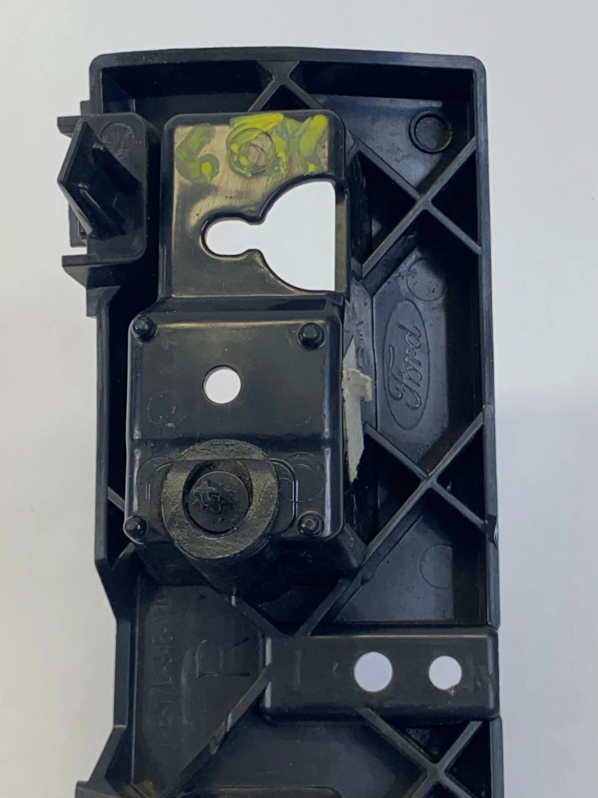 2015-2018 FORD EDGE REAR BUMPER MOUNTING OUTER SUPPORT BRACKET RIGHT OEM FACTORY
