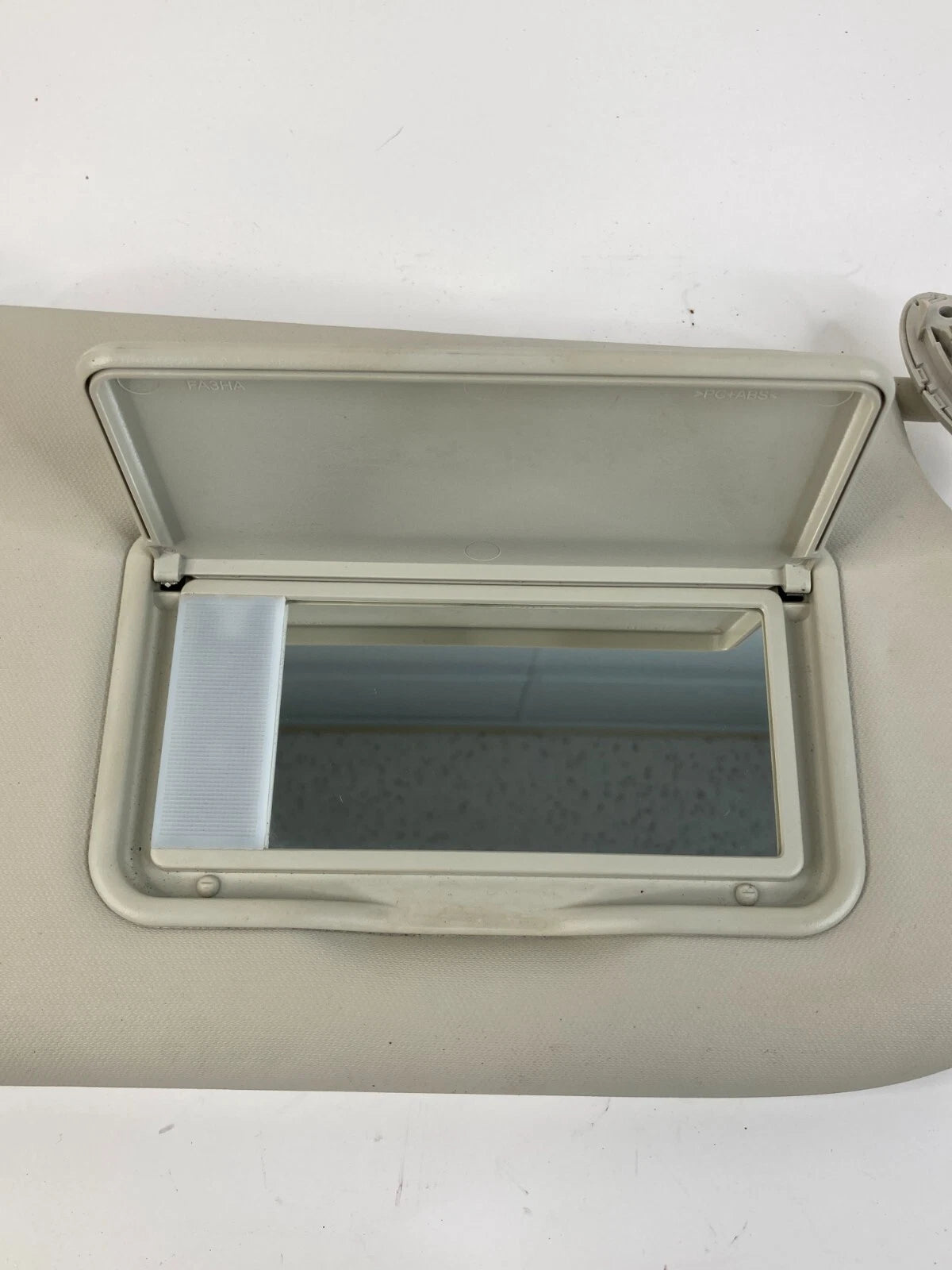2013-2018 FORD FOCUS RIGHT PASSENGER SUNVISOR SUN VISOR W/ ILLUMINATED MIRROR