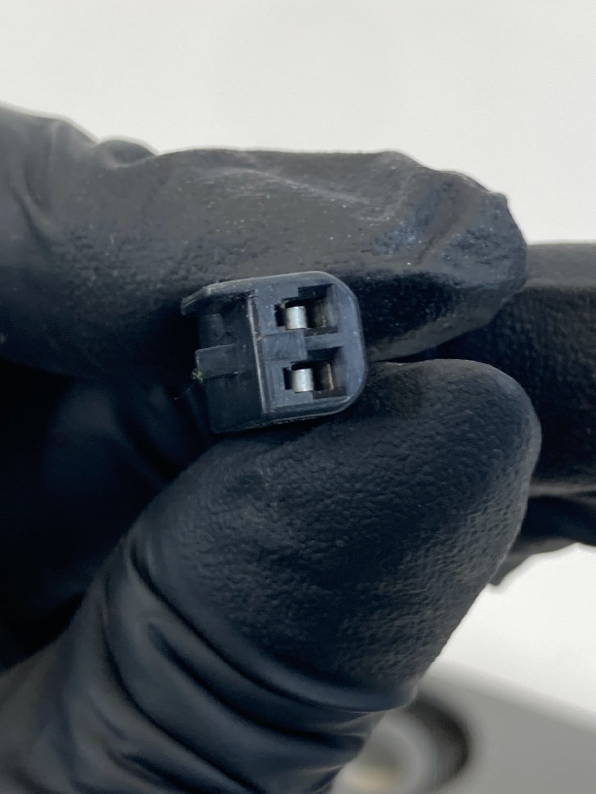 2005-2009 Chevrolet Trailblazer Front Left Driver Seat Belt Buckle OEM