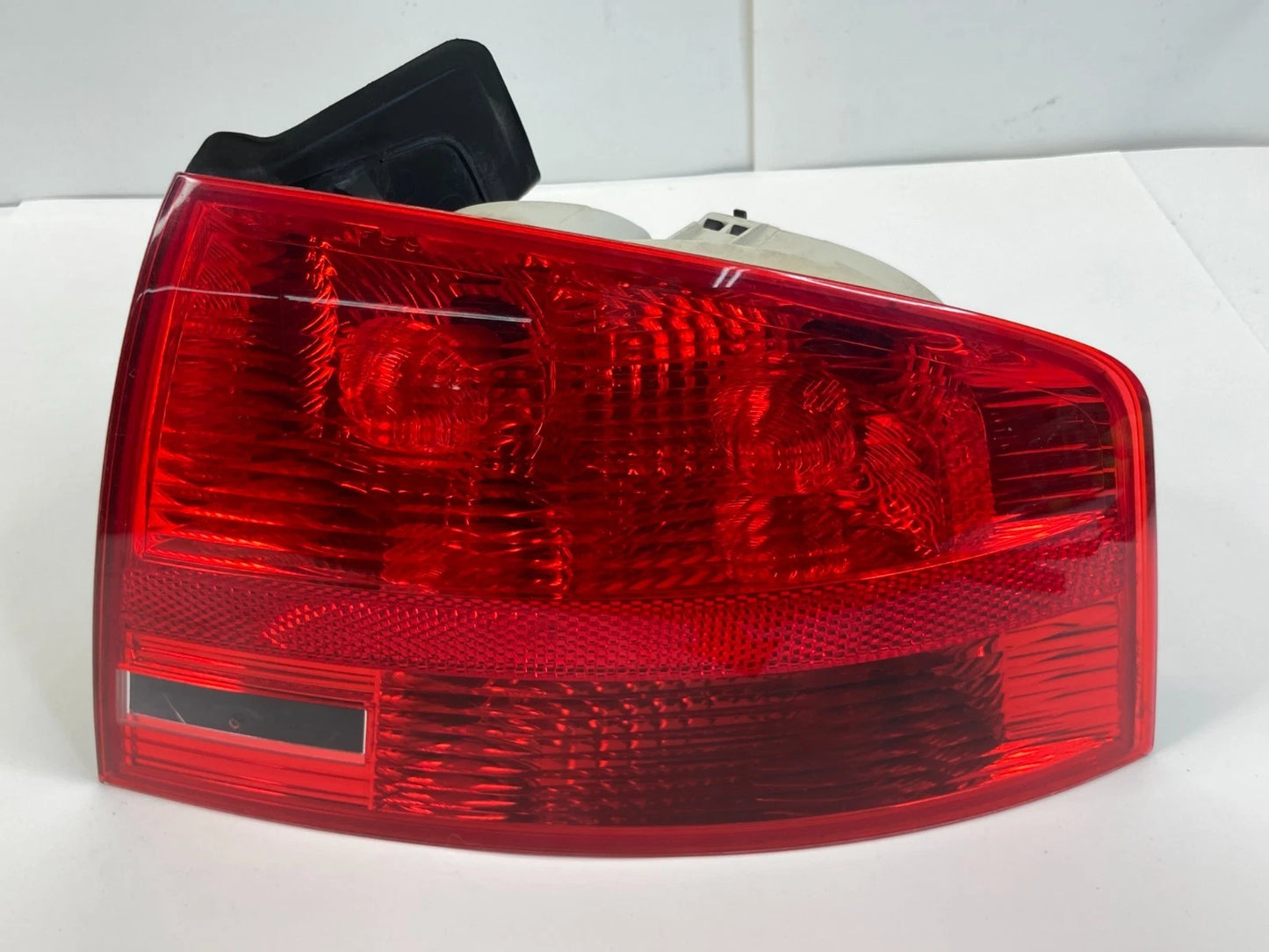2005-2008 AUDI A4 QUATTRO REAR RIGHT PASSENGER RH SIDE TAIL LIGHT 8E5945096 OEM