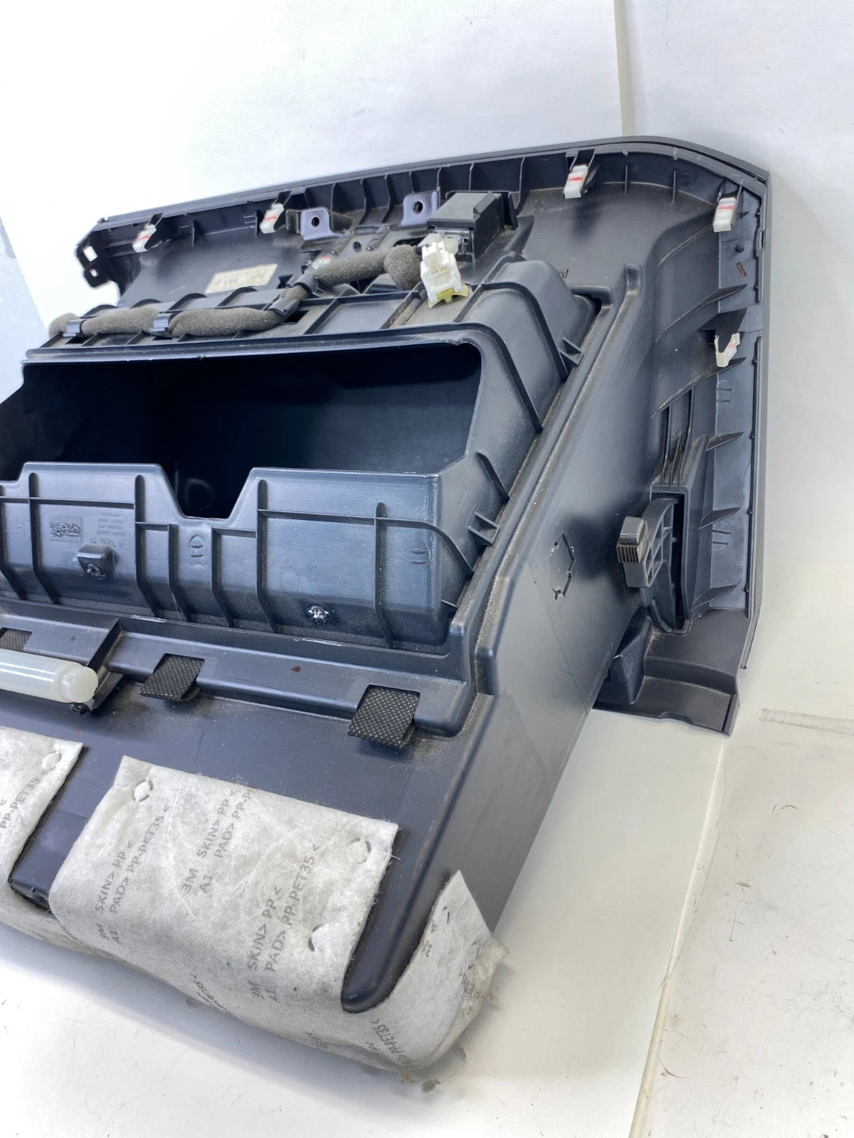 2012-2017 KIA RIO GLOVE BOX COMPARTMENT STORAGE ASSEMBLY 84510-1W500 OEM