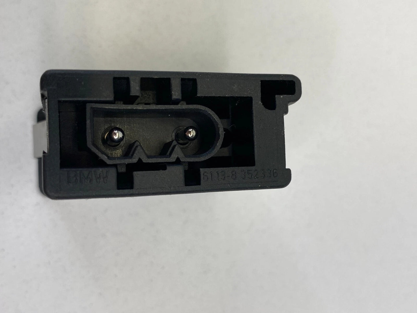 2004 2005 2006 BMW X3 GLOVE BOX FLASHLIGHT CHARGER PORT SOCKET 61138352336 OEM