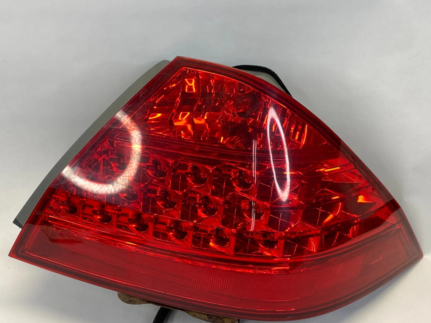 2006 2007 HONDA ACCORD SEDAN REAR RIGHT PASSENGER SIDE TAIL LIGHT LAMP TAILLIGHT