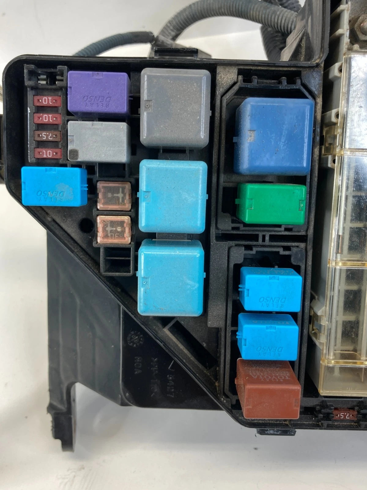 2008-2010 TOYOTA SIENNA 3.5L A/T ENGINE BAY FUSE RELAY DISTRIBUTION JUNCTION BOX
