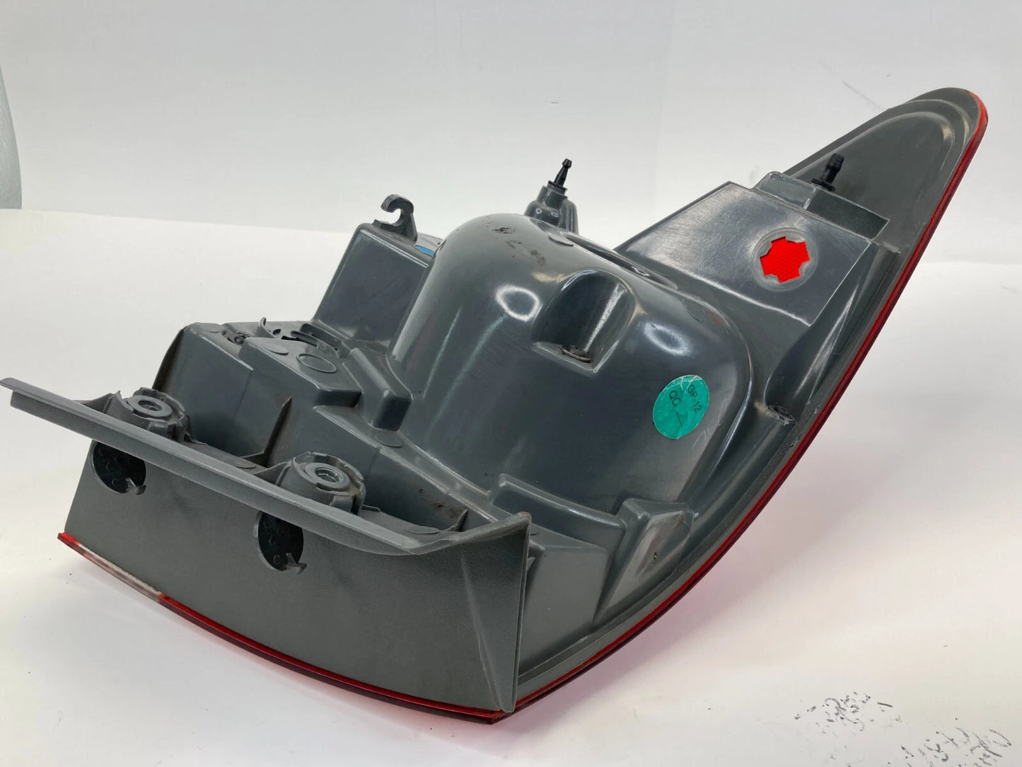 2011-2016 CHEVROLET CRUZE RIGHT PASSENGER OUTER TAIL LIGHT LAMP TAILLIGHT OEM