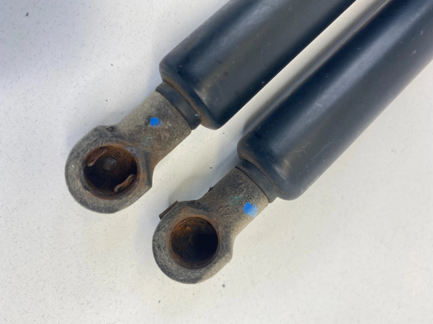 2001-2003 INFINITI QX4 REAR HATCH TAILGATE SUPPORT SHOCK STRUTS PAIR 90450-1W512