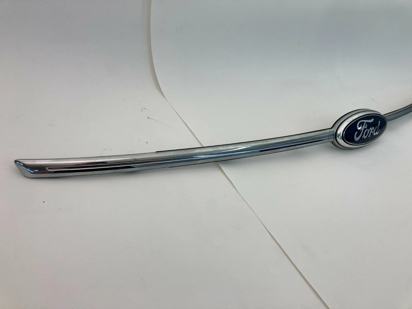 2013-2019 FORD TAURUS TRUNK LID MOLDING CHROME W/CAMERA HOLE DG13-54425A22A OEM