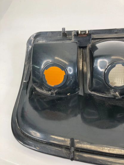 00-03 TAHOE YUKON SUBURBAN RIGHT PASSENGER TAIL LIGHT TAILLIGHT LAMP 16525376