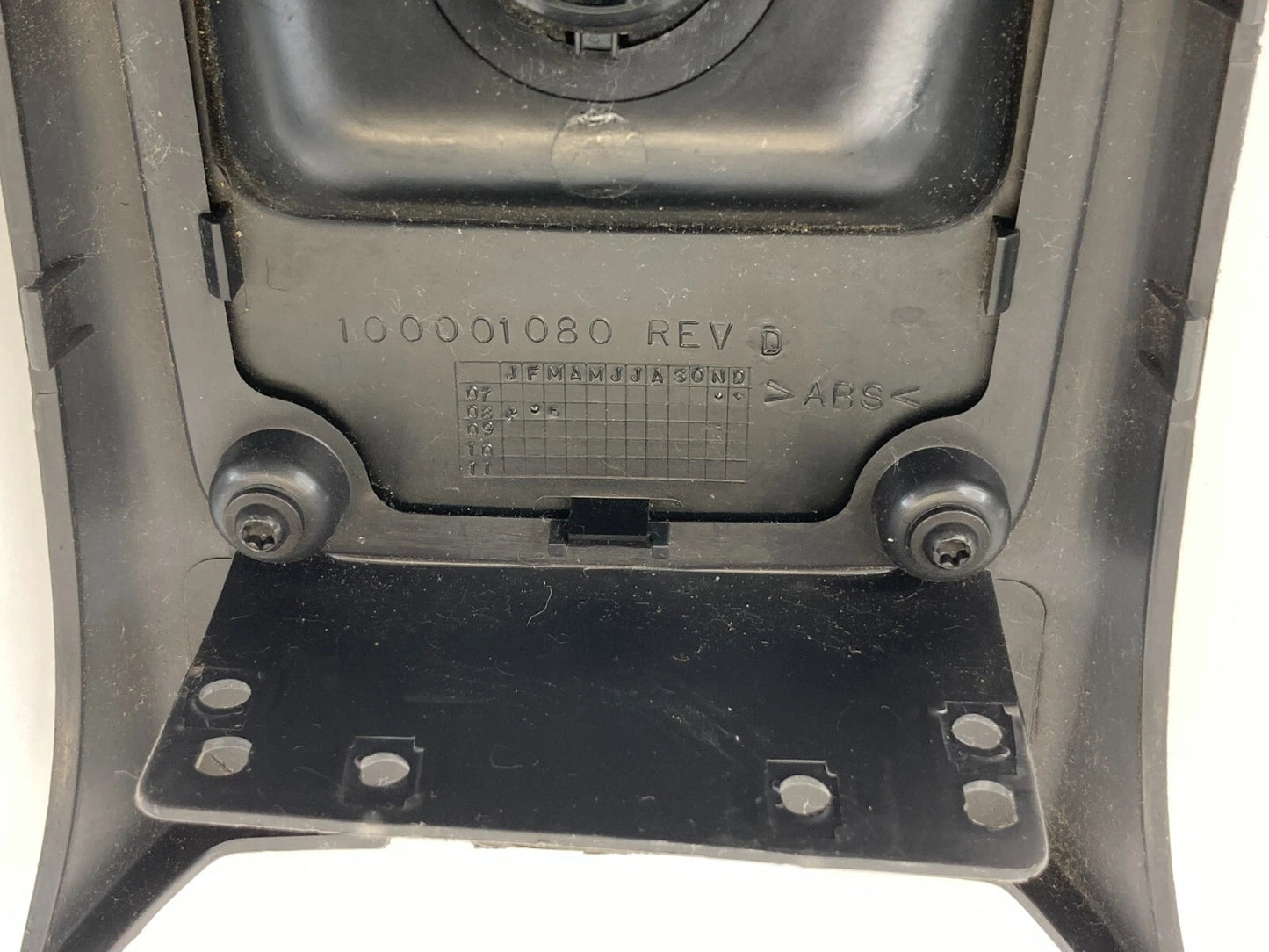 2009 2010 DODGE JOURNEY REAR CENTER CONSOLE POWER OUTLET BEZEL TRIM 100001080